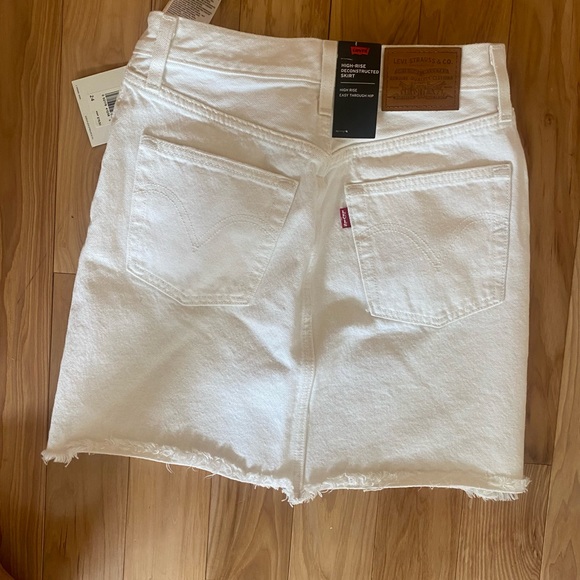 Levi’s High Rise Deconstructed Jean Skirt NWT - Picture 8 of 9